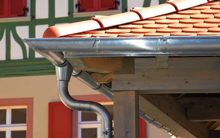 Long lasting steel gutters installation in Jacksonville