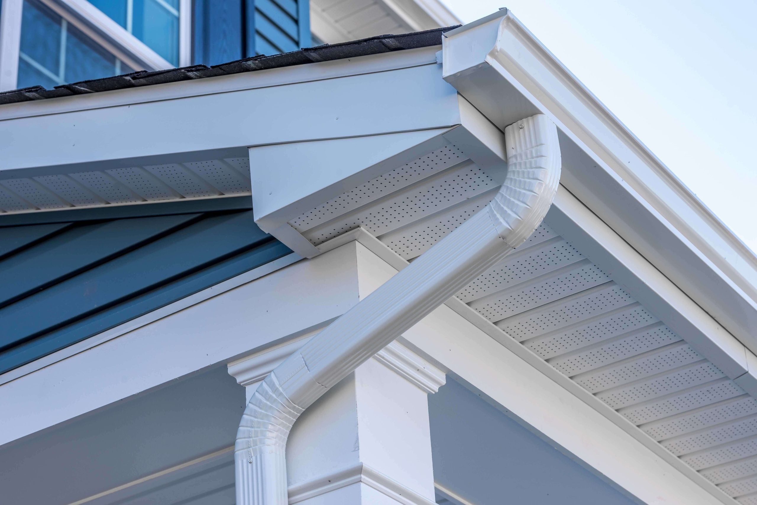 Cheap and durable vinyl gutters installation in Jacksonville